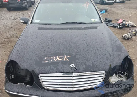 2003 Mercedes-Benz C 240 z USA, uszkodzony, nr VIN WDBRH81J63F392083